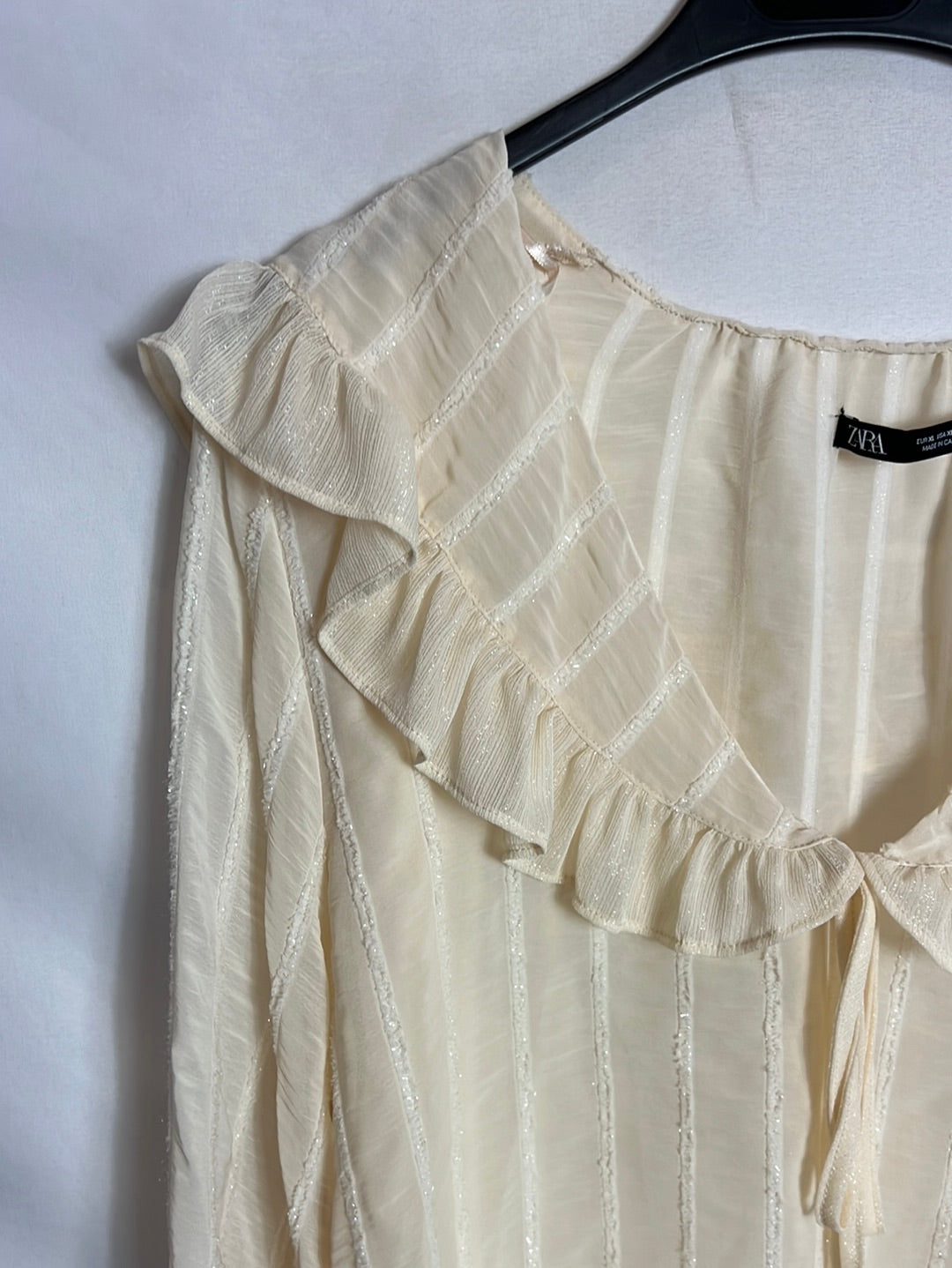 ZARA. Beige blouse with shiny thread texture. TXL