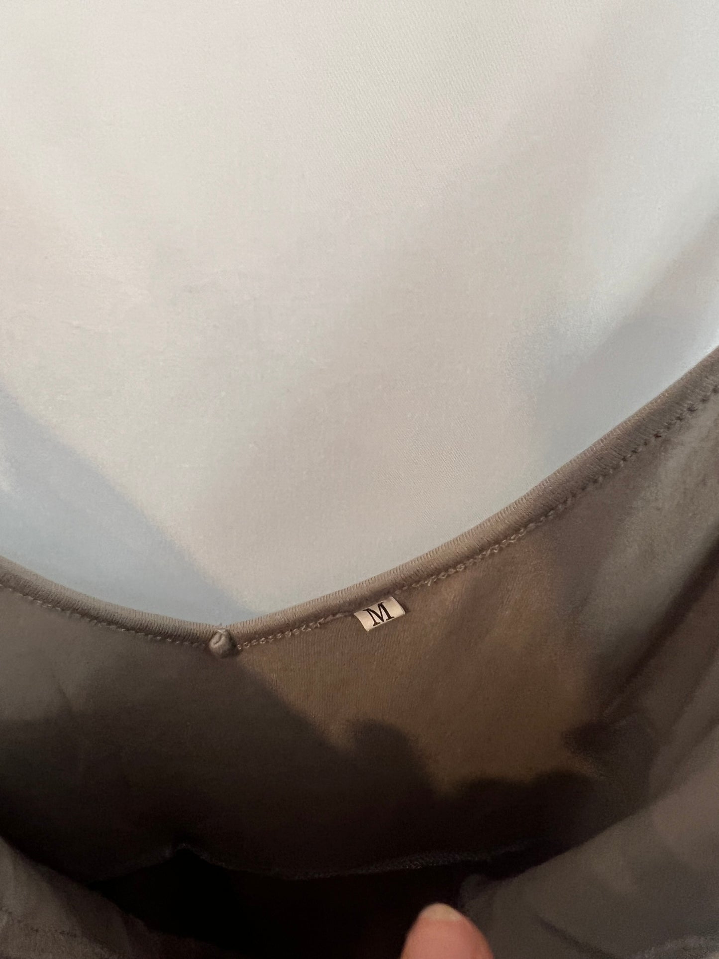 OTRAS. Vestido midi beige apertura T.m