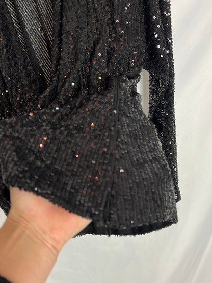 ZARA. Top negro lentejuelas  cruzado. T XS