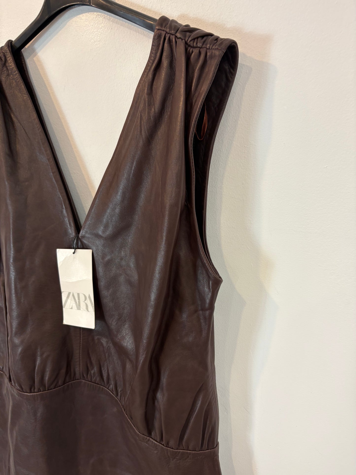 ZARA. Vestido piel marrón chocolate. T XL