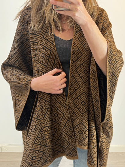 STRADIVARIUS. Kimono punto estampado geométrico. T M