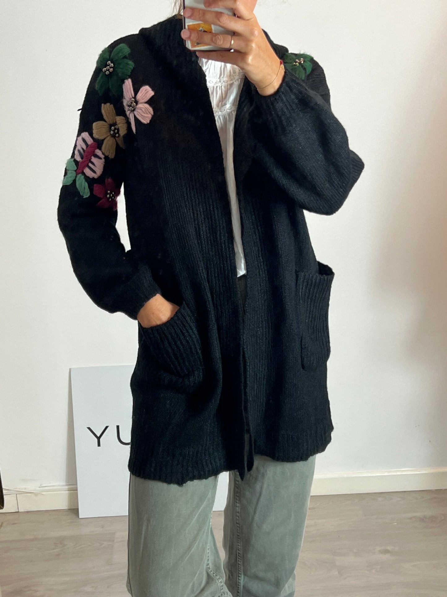 OSLEY. Black embroidered cardigan TU(M)