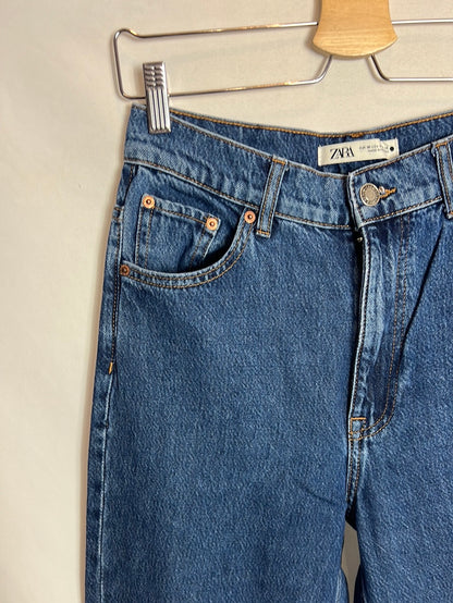 ZARA. Wide leg frayed denim. T 36