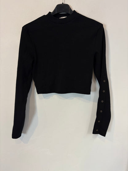 THE DROP. Top negro canalé detalle mangas