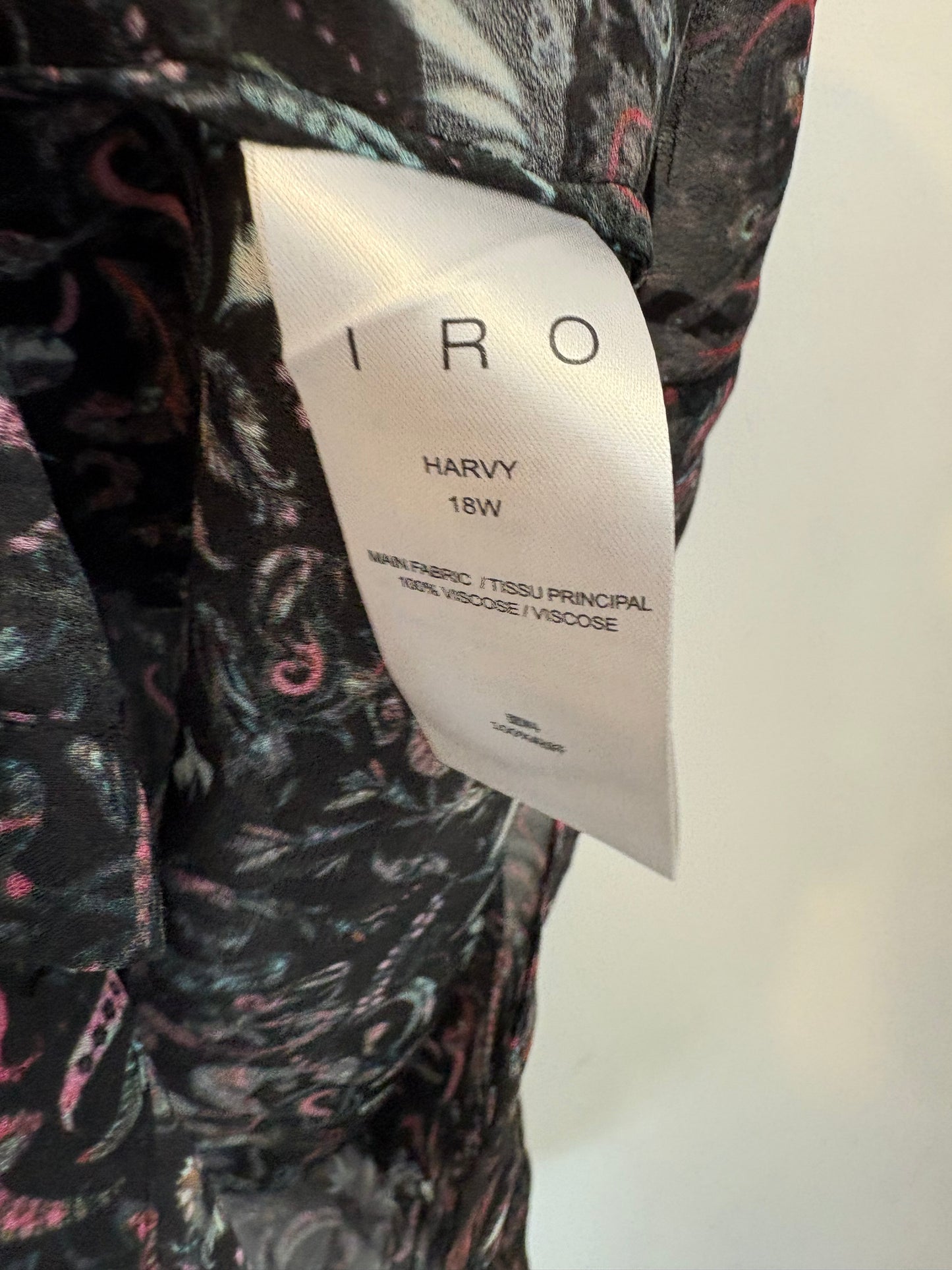 IRO. Blusa fluida negra estampada