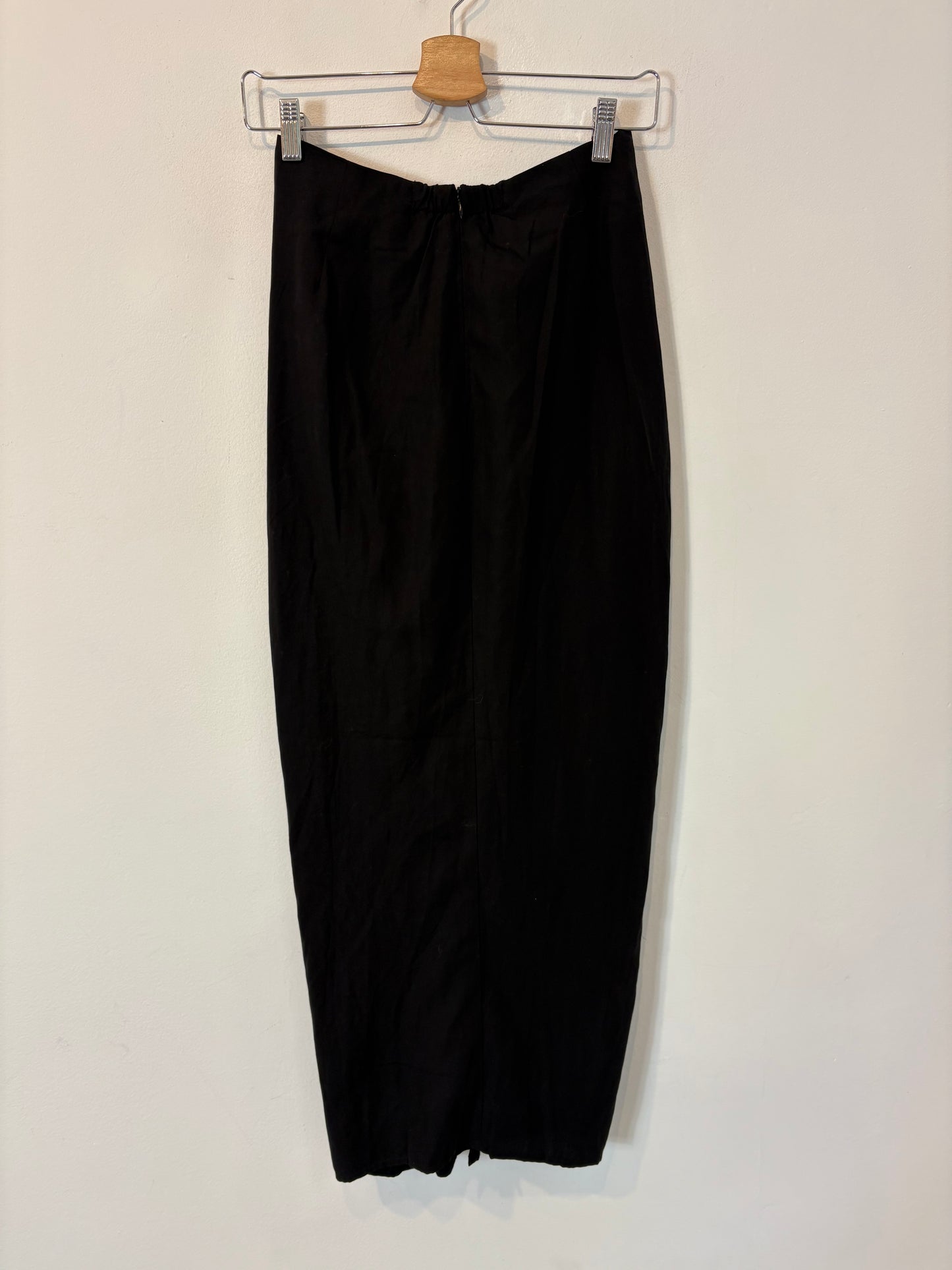 DISSH. Falda negra detalle