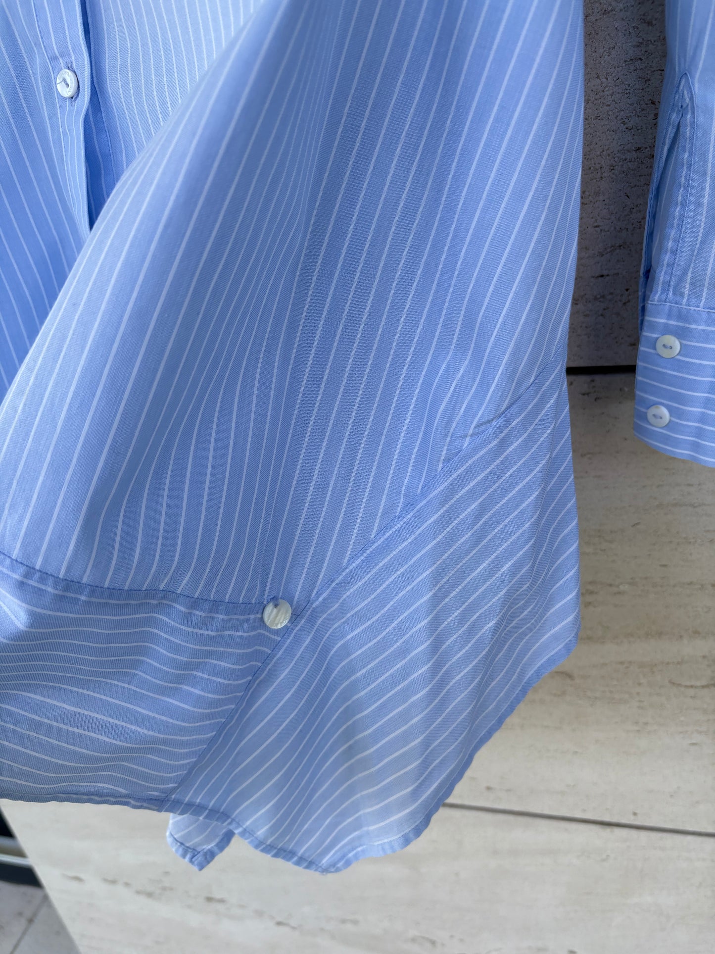LION OF PORCHES. Camisa rayas volante