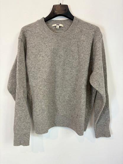 UNIQLO. Jersey gris lana cuello redondo. T S