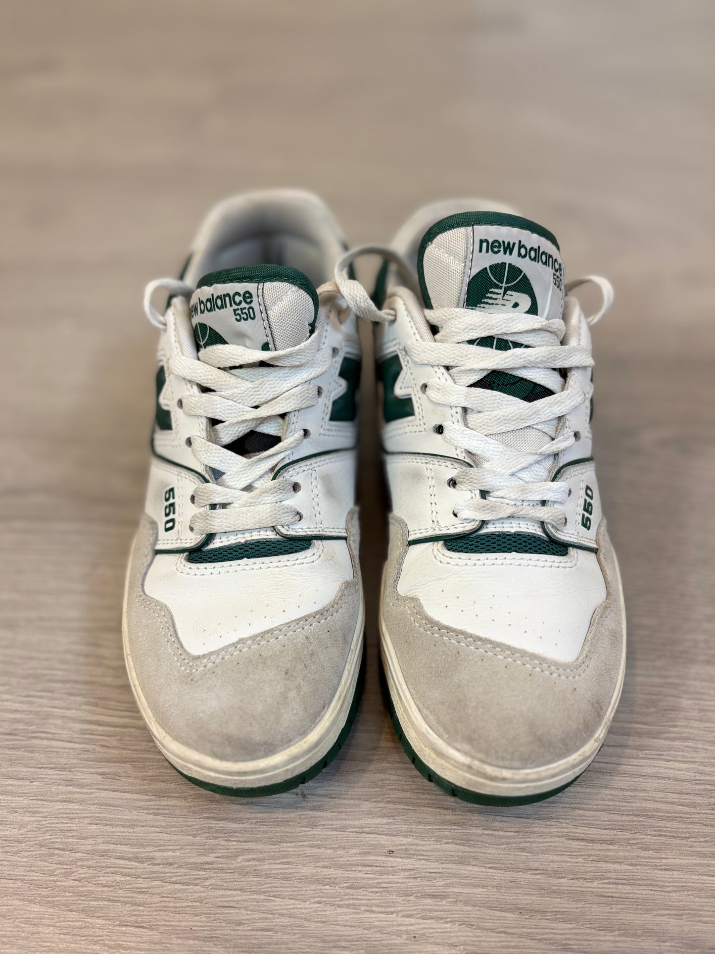 NEW BALANCE 550. Zapatillas blanca detalles verde