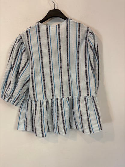 INESCRISTOS. Blusa de rayas detalle lazos