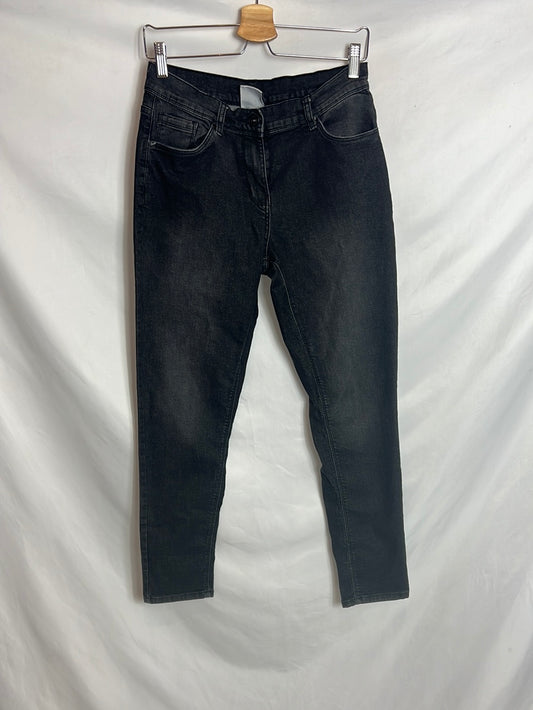 UP2FASHION. Worn effect black denim. T 40