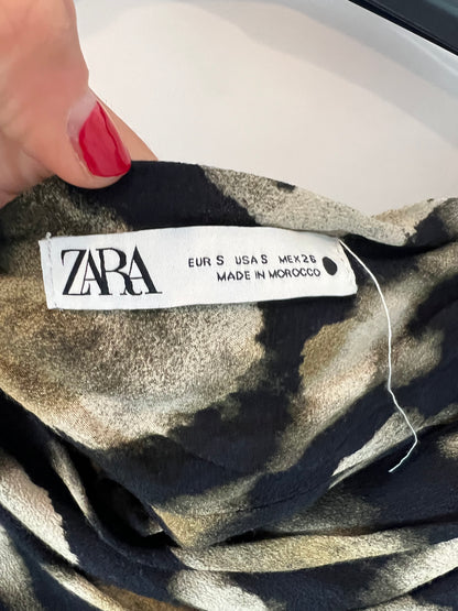 ZARA. Printed top with shoulder detail. TS