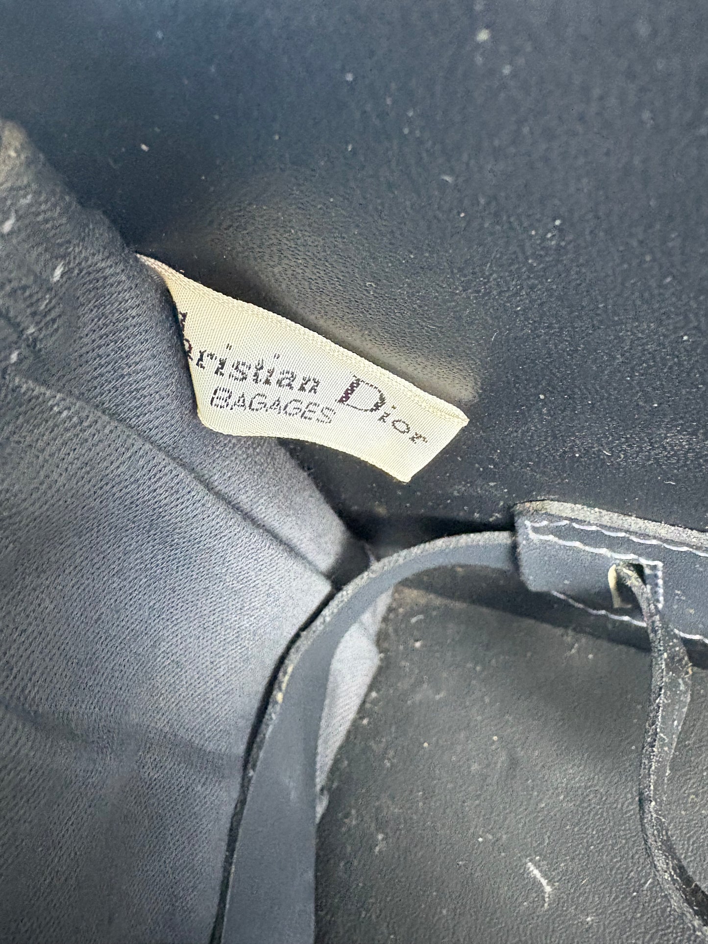 DIOR. Neceser de viaje