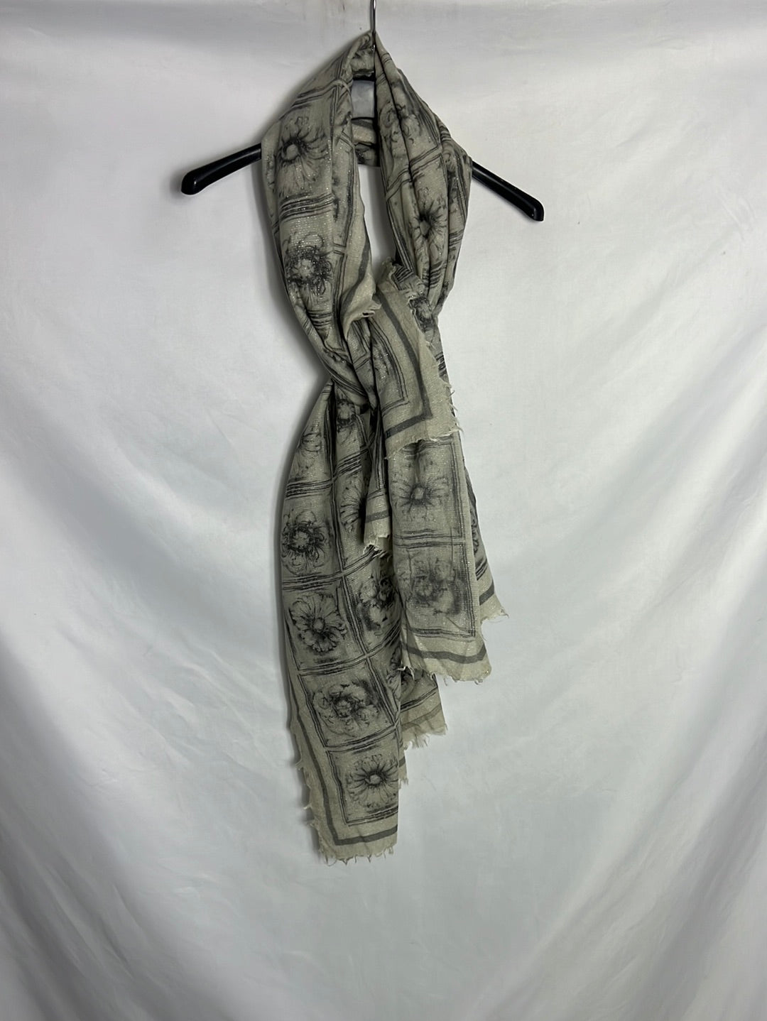 OTHER. Grey scarf with glitter thread designs