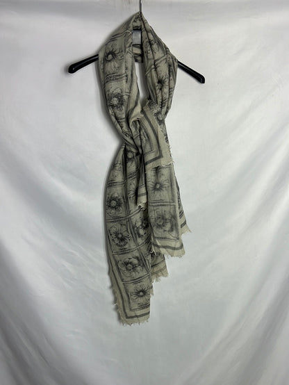OTHER. Grey scarf with glitter thread designs