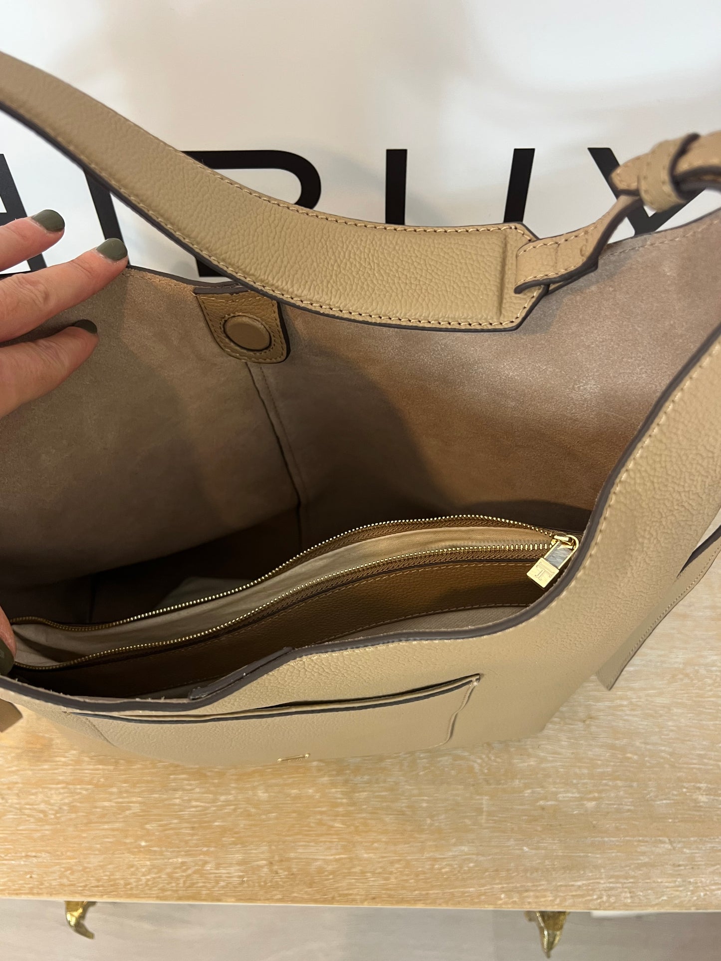 LATOUCHE. Bolso piel shopper beige oscuro