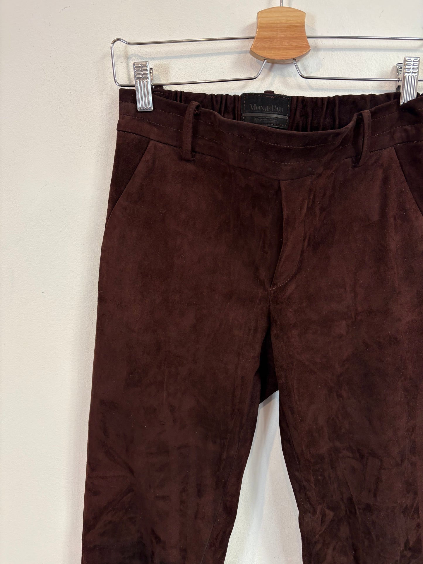 MON & PAU. Pantalón piel vuelta marrón chocolate