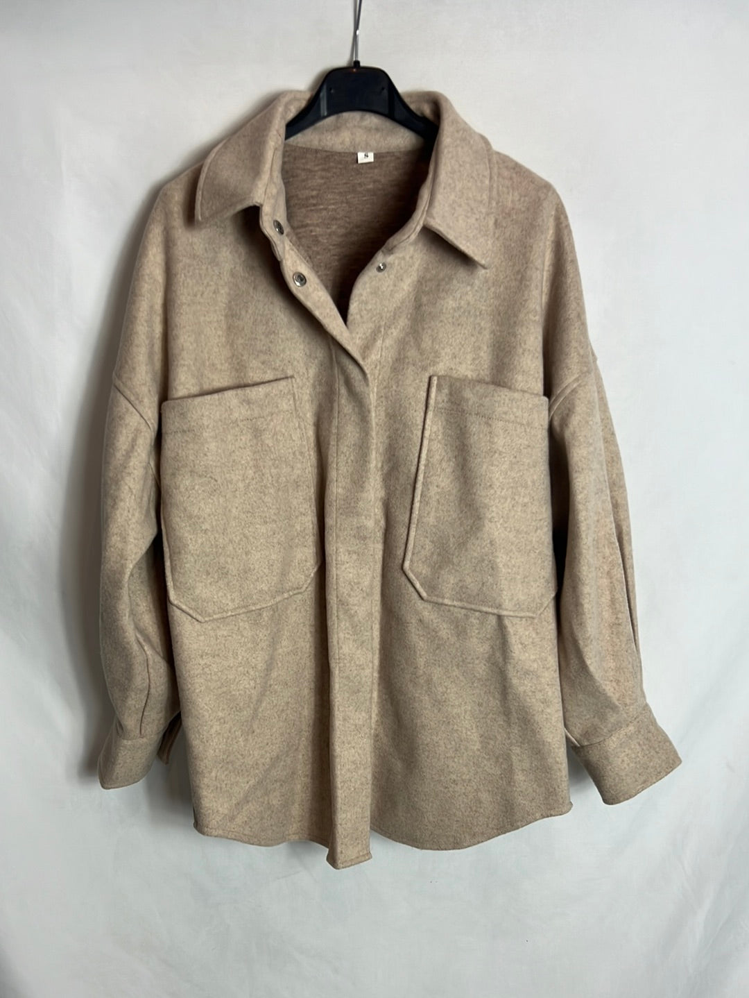 OTRAS. Sobre camisa beige jaspeada textura. T S