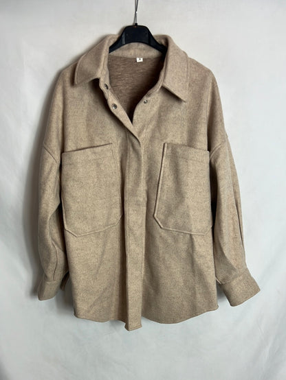 OTRAS. Sobre camisa beige jaspeada textura. T S