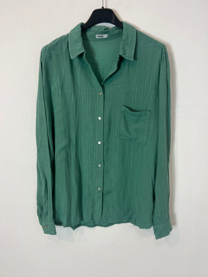 NOON. Flowy green blouse with shiny threads. TS