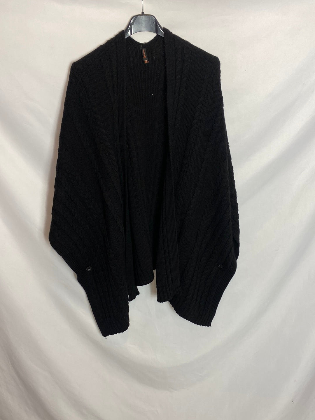 STRADIVARIUS. Cape-style knit kimono. Tm