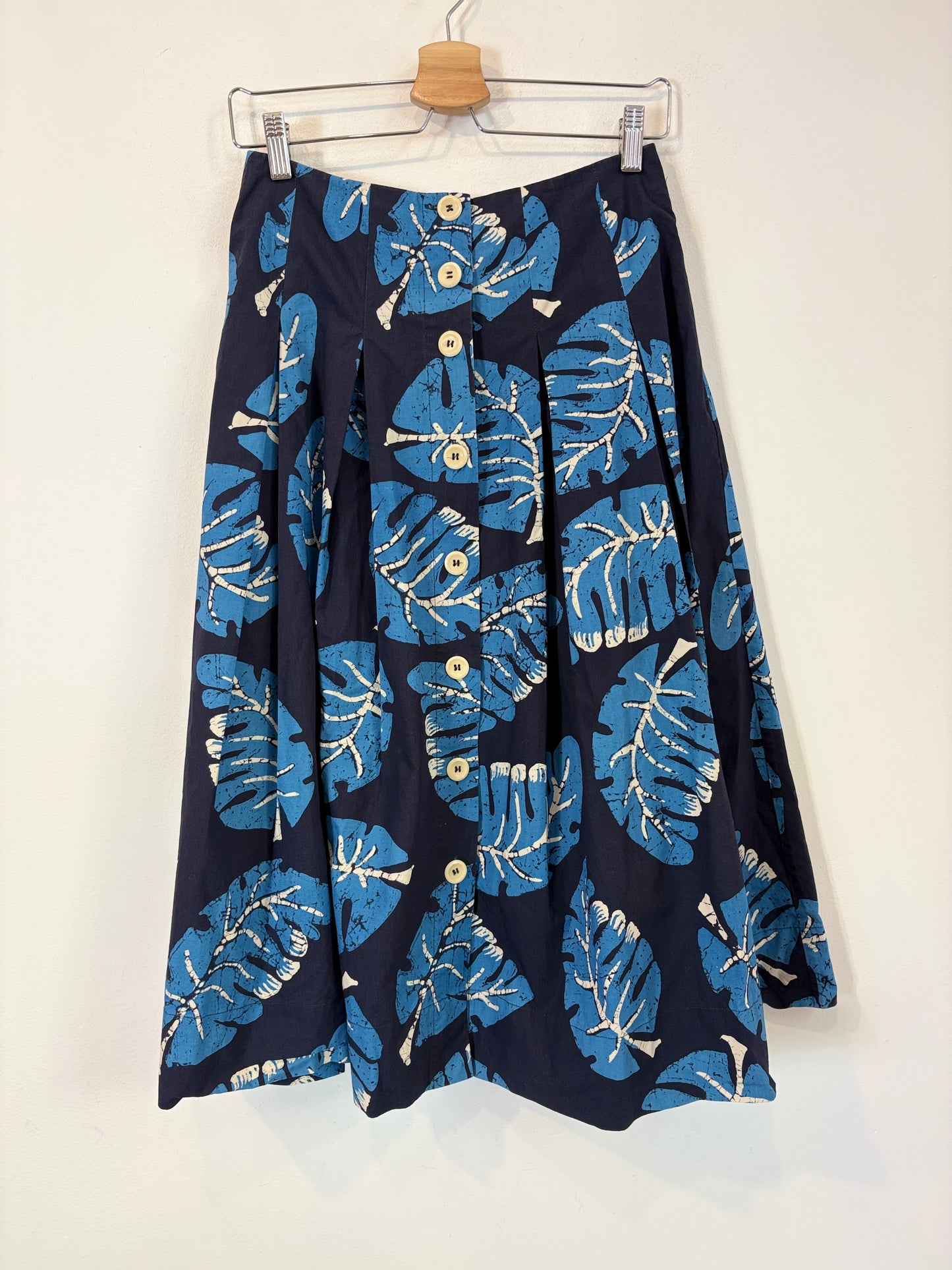 TOAST . Falda midi estampada bolsillos