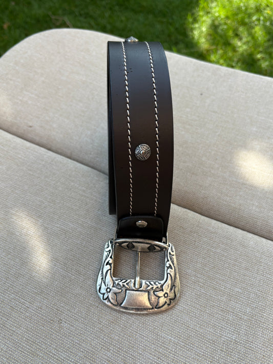 OTRAS. Cinturón marrón piel tachuelas. T S