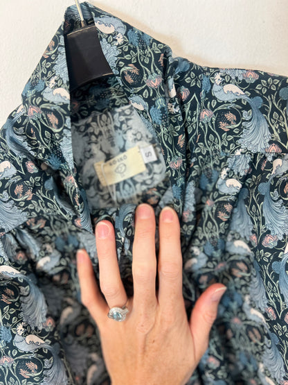 ILÓ-ILÓ. Blusa azul estampada T.s