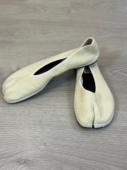 AMEÉ. Sleeveless fringed sweater S.(s)