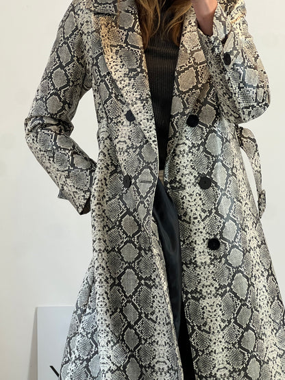 MAGNET. Animal print trench coat Ts