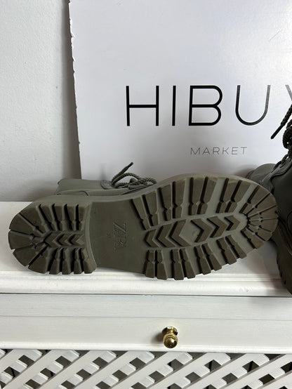 ZARA. Botines verde cordones T.37