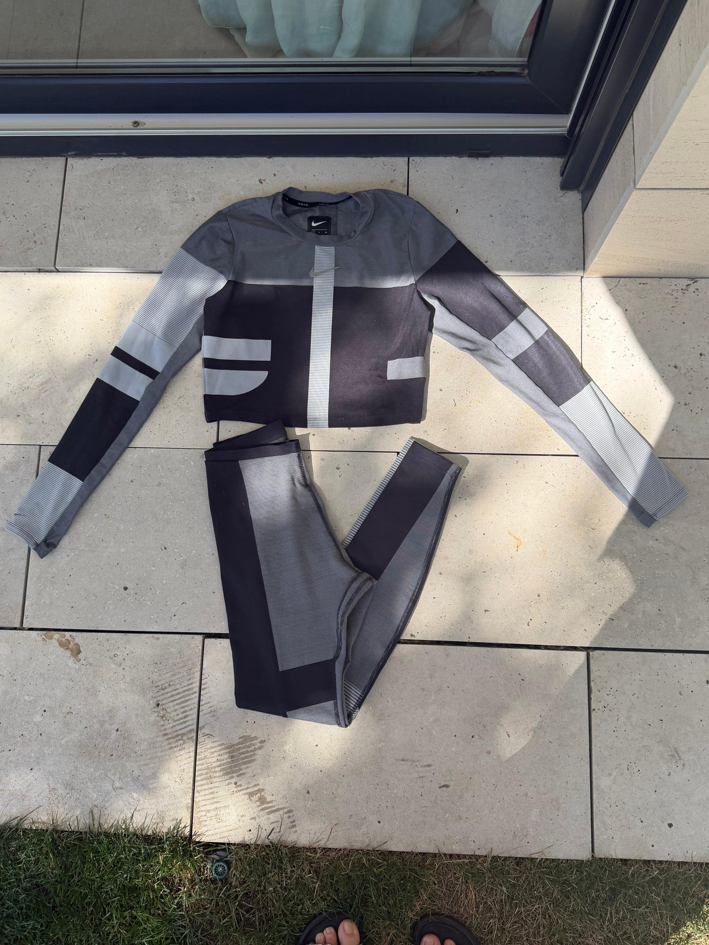 NIKE. Conjunto malla y top gris. T XS/S