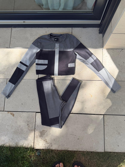NIKE. Conjunto malla y top gris. T XS/S