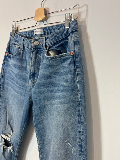 ZARA. Pantalón denim rotos T.40