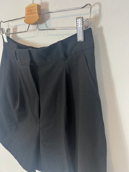 ZARA. Bermuda fluida negra. T M