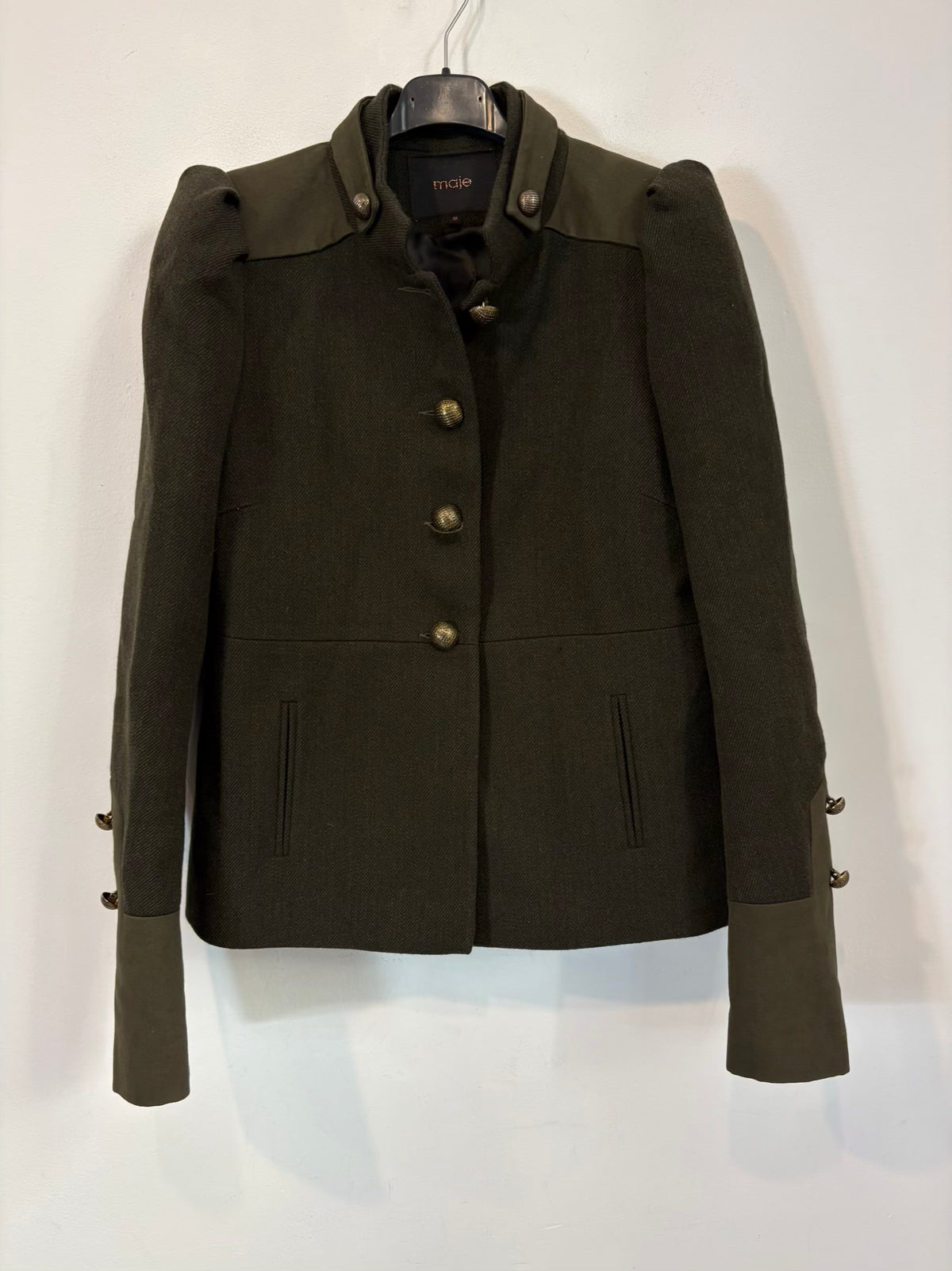 MAJE. Chaqueta verde lana botones