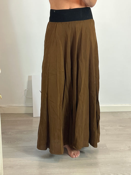 CORTANA. Flowing khaki skirt with waist detail. Size 38