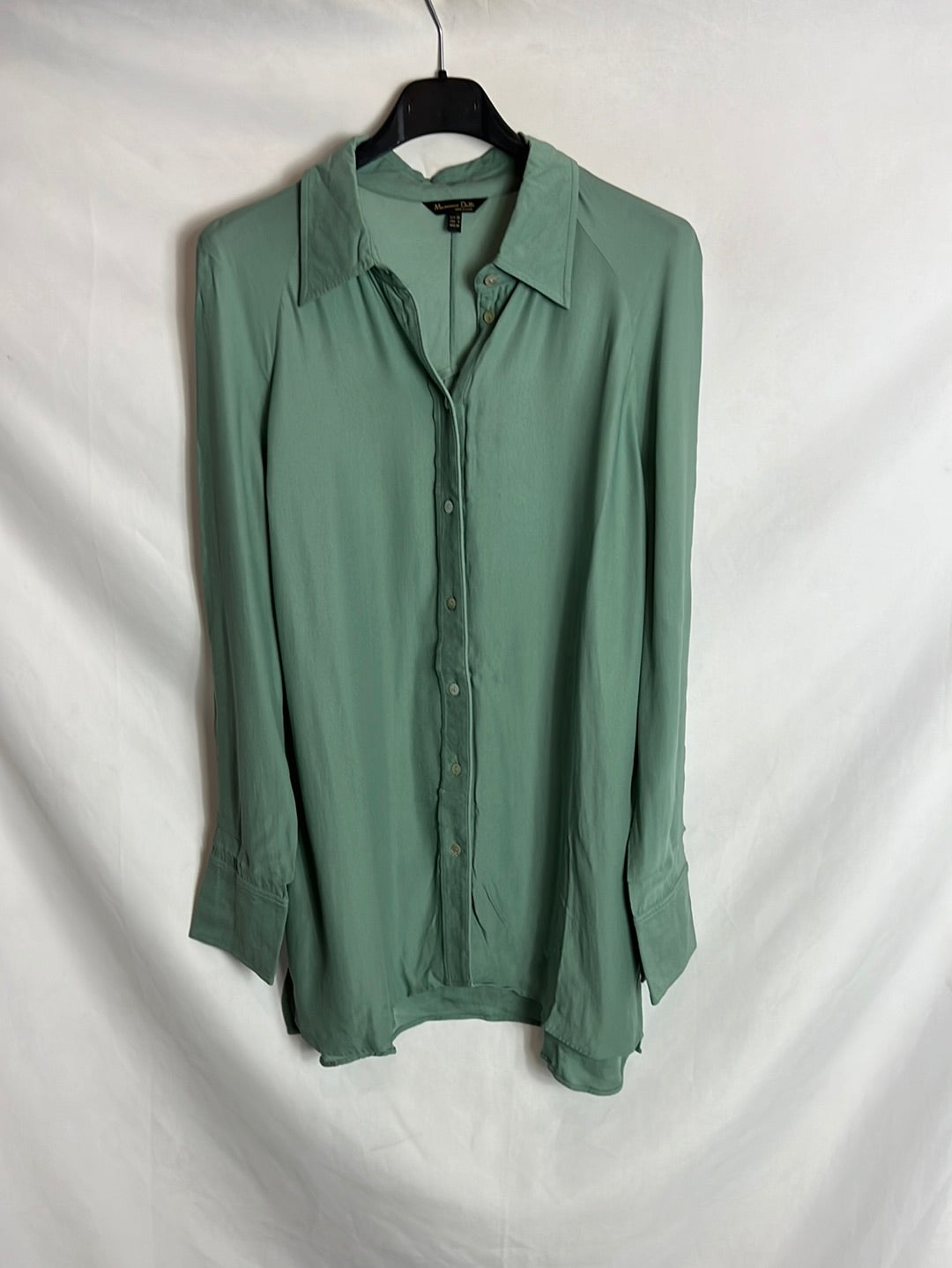 MASSIMO DUTTI. Blusa fluida verde claro. T 38