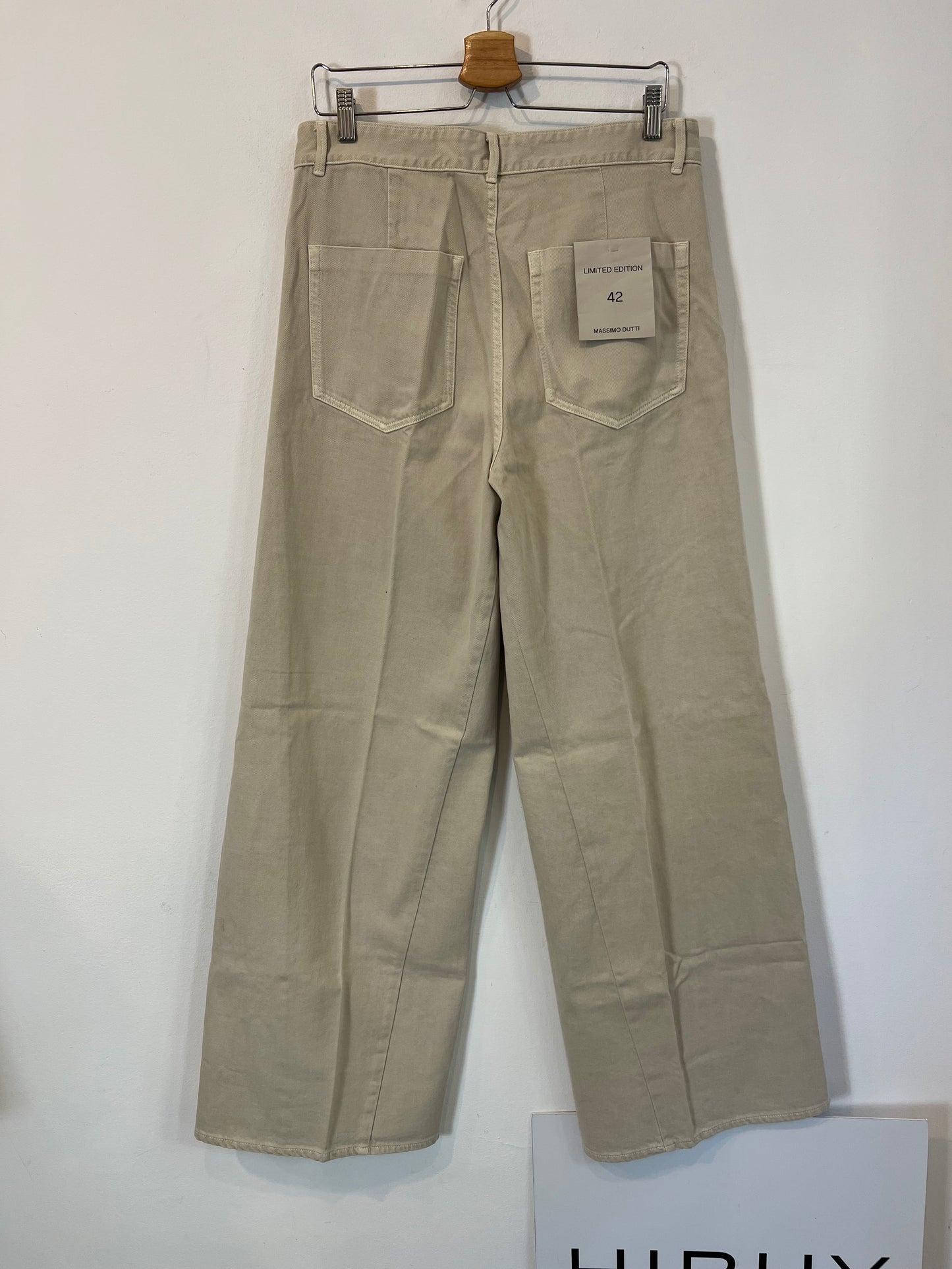 MASSIMO DUTTI. Beige palazzo pants T.42