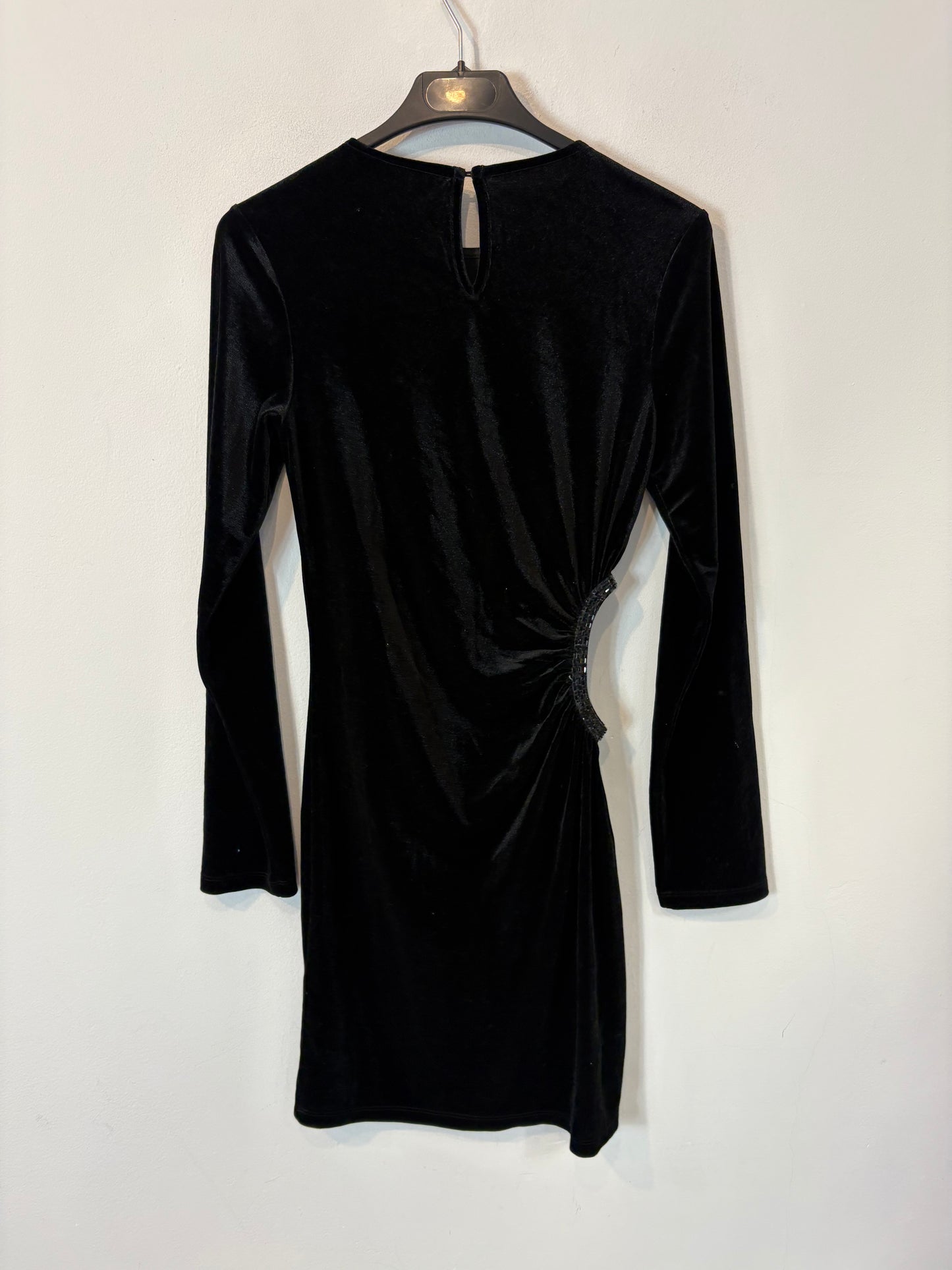 ZARA. Vestido corto terciopelo abertura