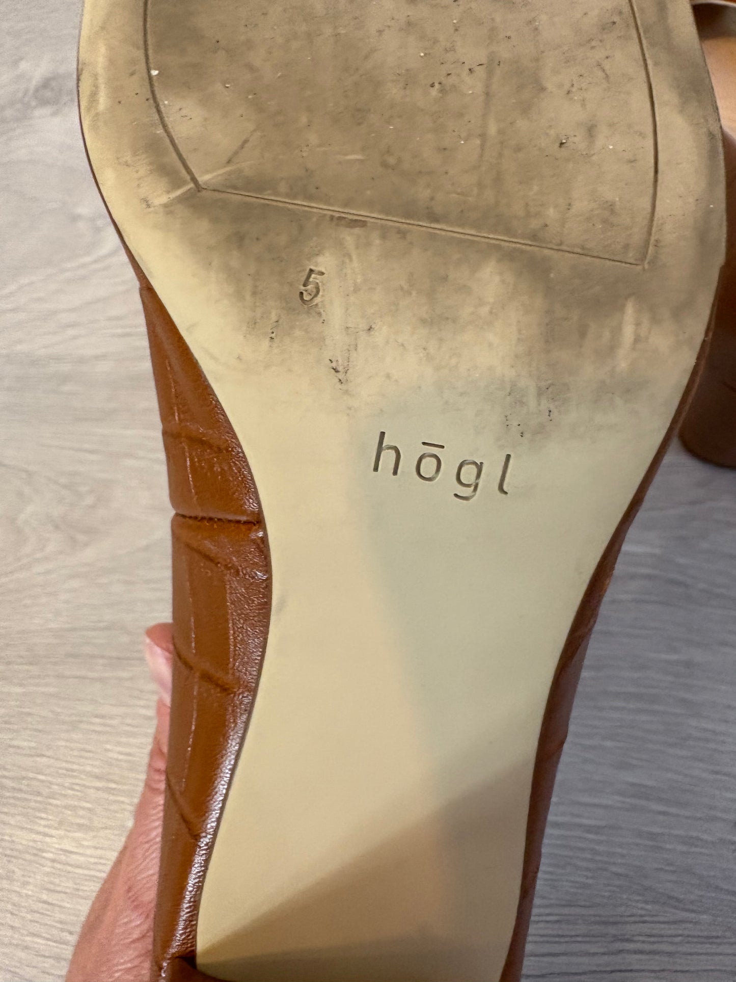 HOGL. Zapatos piel camel hebilla dorada. T 38