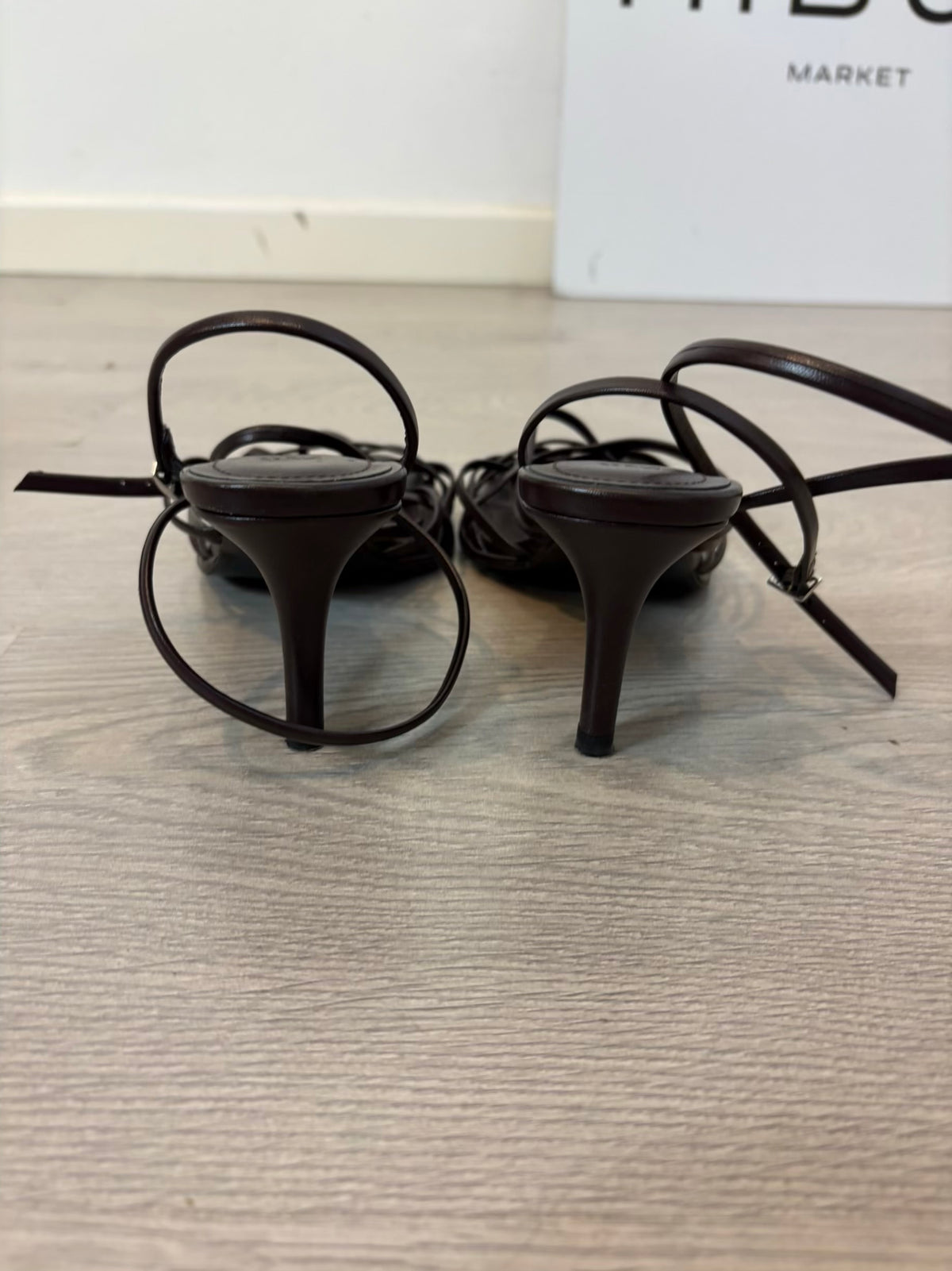 ZARA. Sandalia tacón con tiras finas cruzadas. T 38