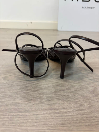 ZARA. Sandalia tacón con tiras finas cruzadas. T 38