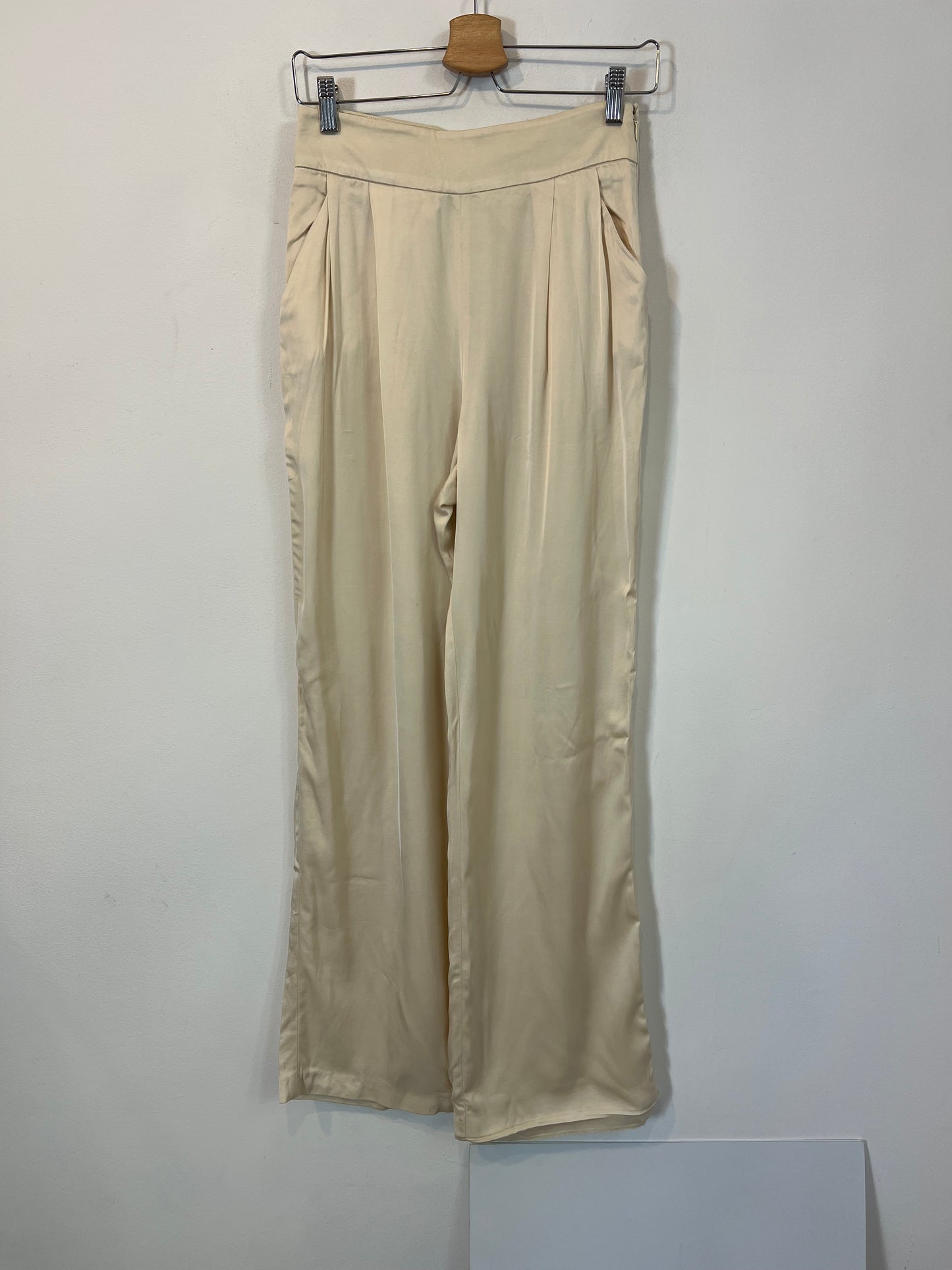 SEZANE. Pantalón beige fluido T.36