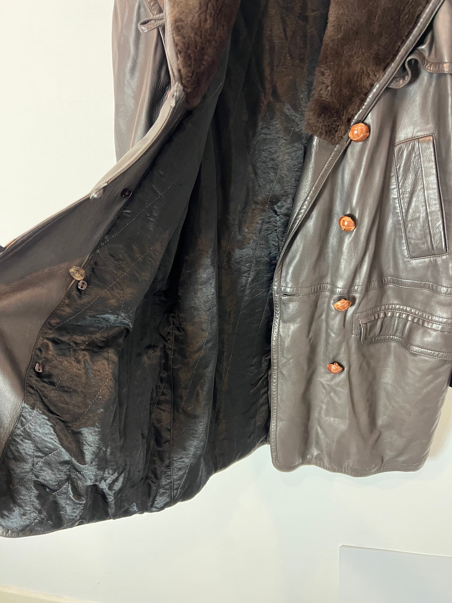 JIL SANDER. Abrigo marrón piel. T 40