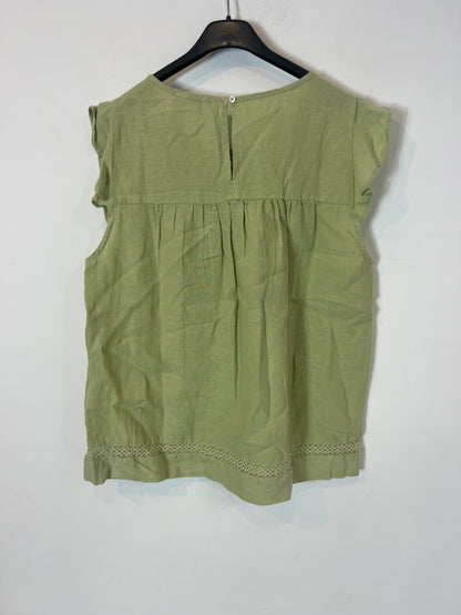 INDI &amp; COLD. Green textured sleeveless top. TM