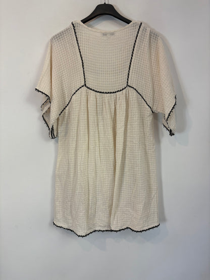 CORTEFEL. Vestido beige textura bordados. T S