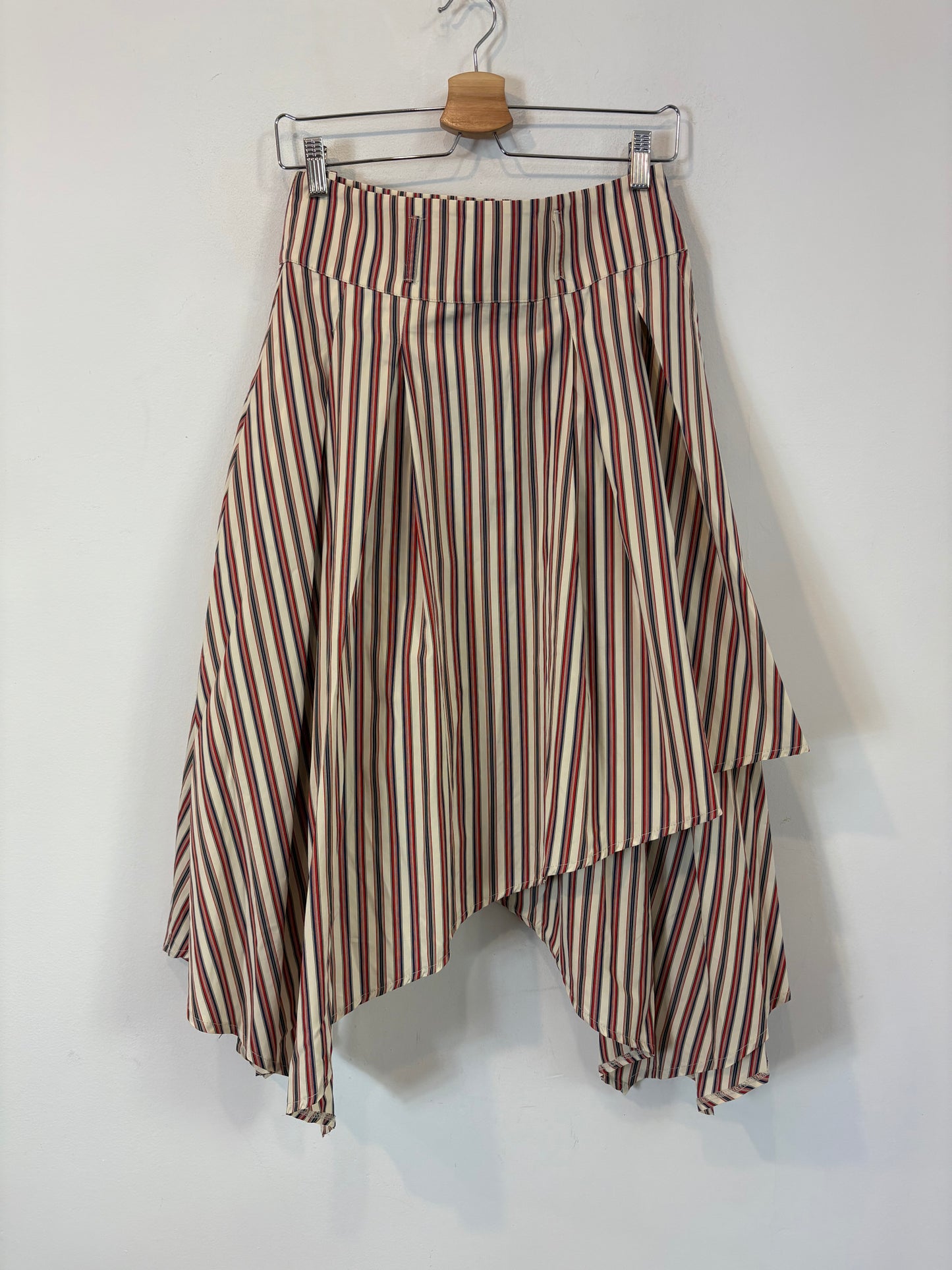 THE LABEL EDITION. Total look falda y blusa rayas asimetrias