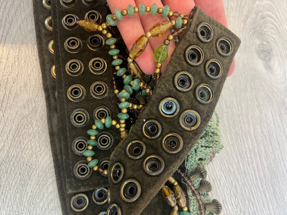 OTRAS. Cinturón piel abalorio