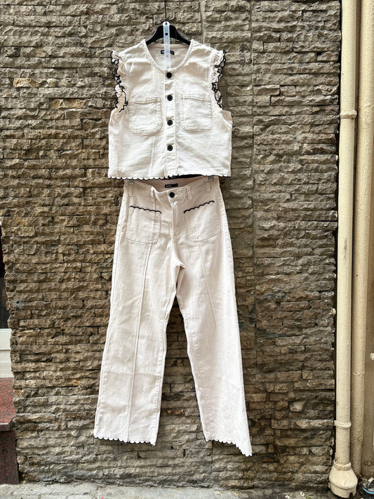 NOON. conjunto denim beige ribete flor